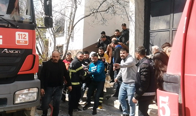 Komşusunu kurtarmak isterken yangının ortasında kaldı