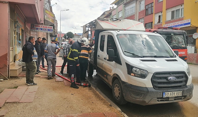 Niksar'da jeneratörden çıkan kıvılcım aracı yaktı