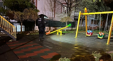 Parkta oynayan 2 yaşındaki çocuğa bıçaklı saldırı