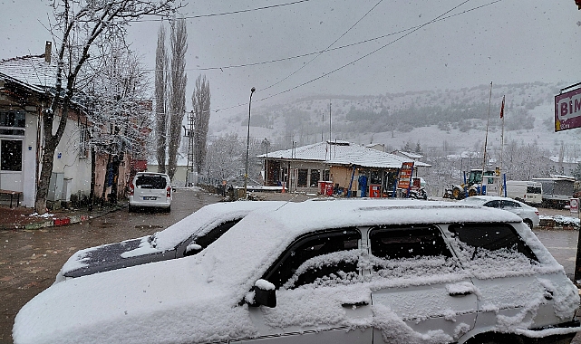 Tokat'ın Başçiftlik ilçesinde kar yağışı etkili oluyor