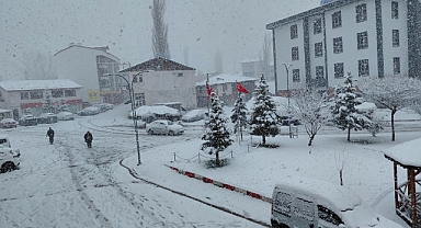 Tokat'ın ilçelerinde kar yağışı etkili oluyor