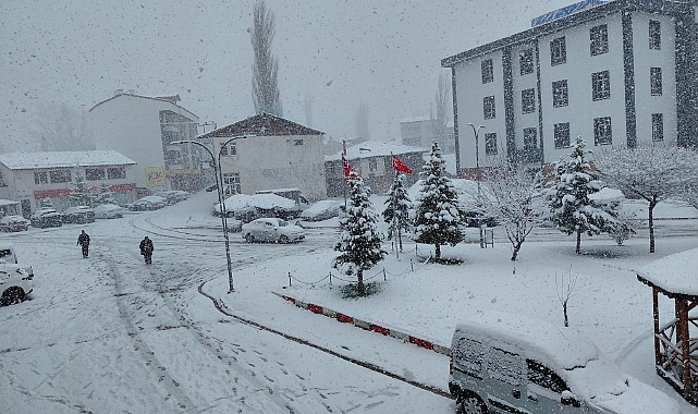 Tokat'ın ilçelerinde kar yağışı etkili oluyor