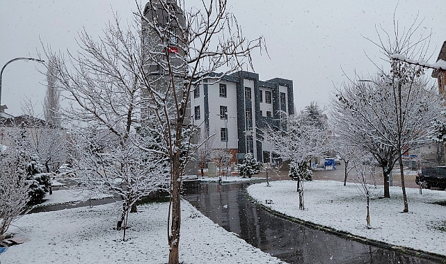 Tokat'ın ilçelerinde kar yağışı etkili oluyor