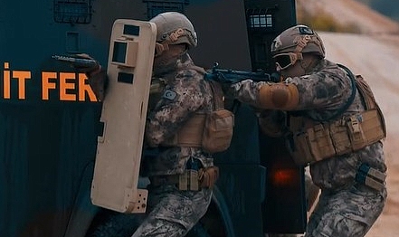 Tokat özel harekât polislerinden nefes kesen tatbikat