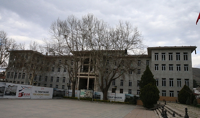 Tokat Valisi Köklü, yeni valilik binası inşaatını gezdi