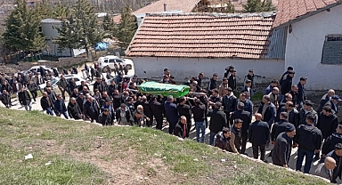 Traktörden düşerek hayatını kaybeden çocuk son yolculuğuna uğurlandı