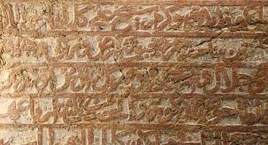 Yazboz tahtasına dönmüştü, restore edilen 600 yıllık kaya kitabenin dünyada tek olduğu ortaya çıktı