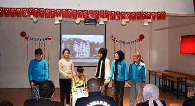 Yeşilyurt Kaymakamı Altın, köy okulunda tiyatro gösterisini izledi