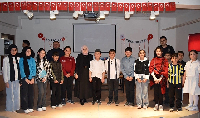 Yeşilyurt Kaymakamı Altın, köy okulunda tiyatro gösterisini izledi