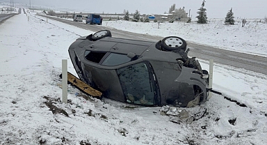 Yozgat'ta otomobil yan yattı: 4 yaralı