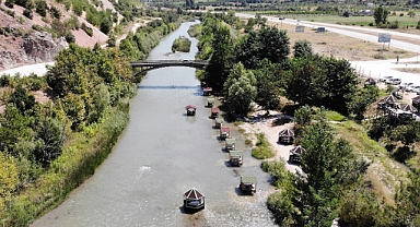 Niksar'da yazın serinleten kamelyalar sular altında kaldı