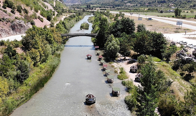 Niksar'da yazın serinleten kamelyalar sular altında kaldı