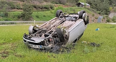 Reşadiye'de lastiği patlayan otomobil takla attı: 5 yaralı
