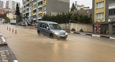 Tokat'ta 3 gündür süren yağışlarla yollarda su birikintileri oluştu