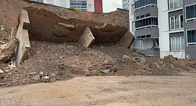 Tokat'ta istinat duvarı çöktü, park halindeki bir araç sürüklendi