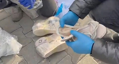 Yüksek ökçelerinden eroin çıktı