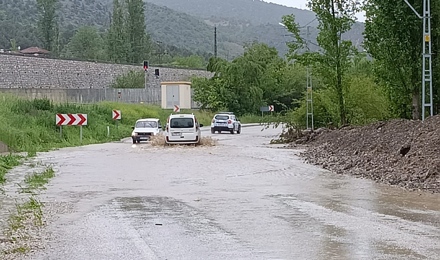 Zile'de Belpınar Barajı taştı, yollar göle döndü