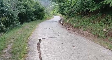 Almus'ta heyelan korkusuyla vatandaşlar evlerine giremiyor