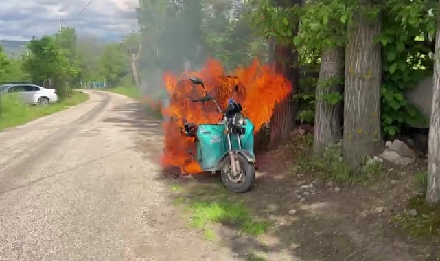 Amasya'da elektrikli motosiklet alev alev yandı