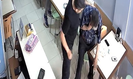 Heimlich manevrası ile boğulmaktan kurtuldu