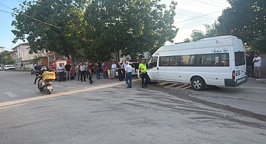 İşçi servisi ile otomobil çarpıştı: 5 yaralı