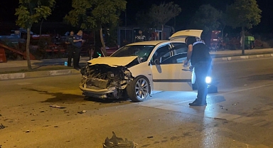Kazaya karışan sürücü aracını bırakıp kaçtı