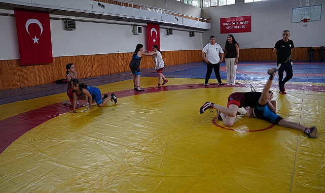 Kız çocuklarının güreş hayali Nesrin Baş'la büyüyor