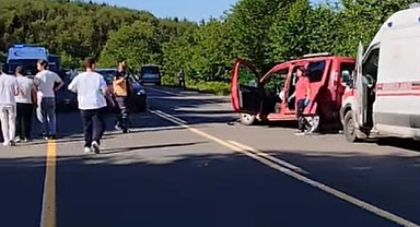 Kontrolden çıkan araç, park halindeki araca çarptı: 3 yaralı