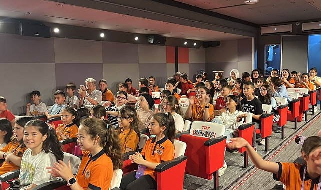 Niksarlı çocuklar TRT mobil sinema tırında eğlendi