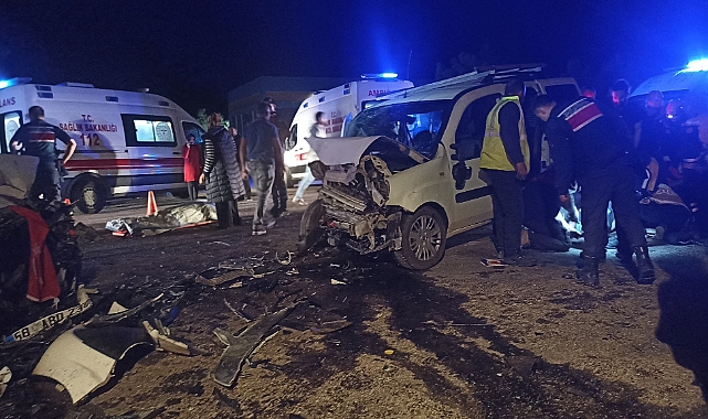 Sivas'ta iki araç kafa kafaya çarpıştı: 1 ölü, 3'ü ağır 7 ya