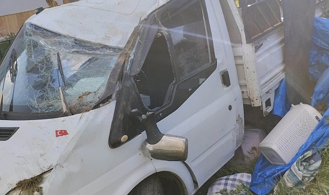 Sivas'ta kontrolden çıkan kamyonet duvara çarptı: 4 yaralı