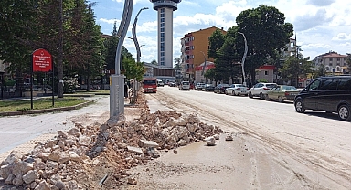 Turhal'da Yeşilırmak çevresinde taşkın riskine karşı oluşturulan tahkimatlar kaldırılıyor