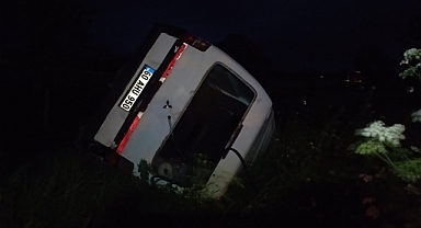 Yeşilyurt'ta minibüs takla attı: 1 yaralı