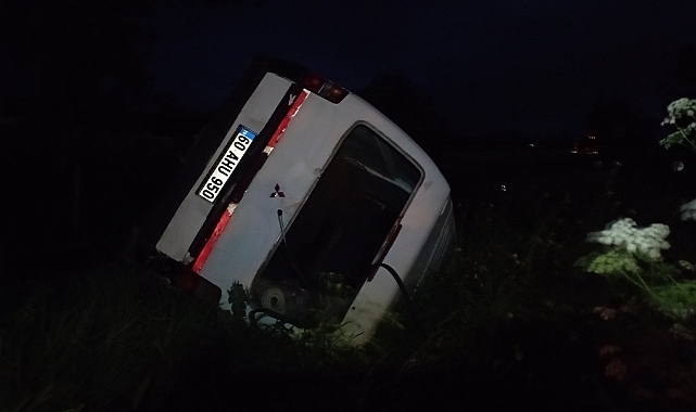 Yeşilyurt'ta minibüs takla attı: 1 yaralı