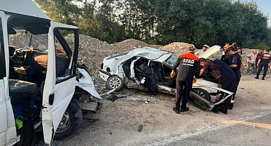 Amasya'da otomobil ile minibüs çarpıştı: 1 ölü, 3 yaralı