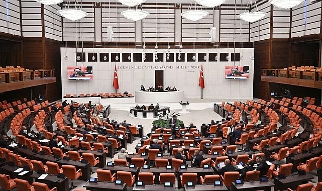 En düşük emekli aylığının artırılmasına yönelik düzenlemeyi de içeren kanun teklifi, TBMM Genel Kurulunda
