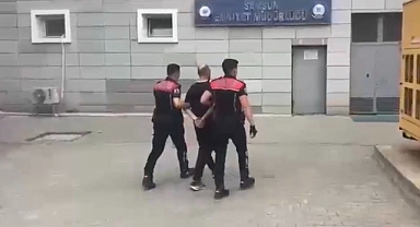 Kırmızı bültenle aranan firari ile uyuşturucu hükümlüsü yakalandı