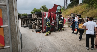Niksar'da kamyonet devrildi: 3 yaralı