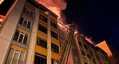 Ordu'da binanın çatı katı alevlere teslim oldu
