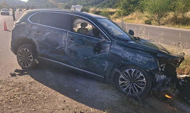 Reşadiye'de istinat duvarına çarpan cipteki 5 kişi yaralandı