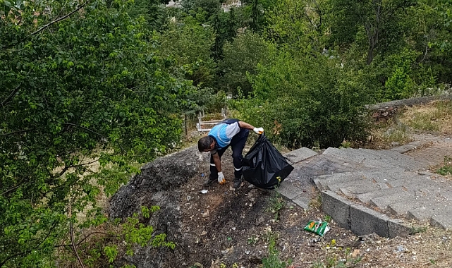 Tokat'ta mezarlıklar belediye ekiplerince temizleniyor