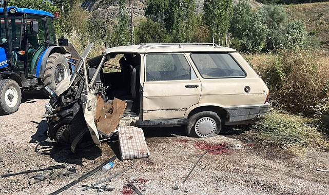 Turhal'da kamyonet ile otomobilin çarpıştığı kazada 2 kişi yaralandı