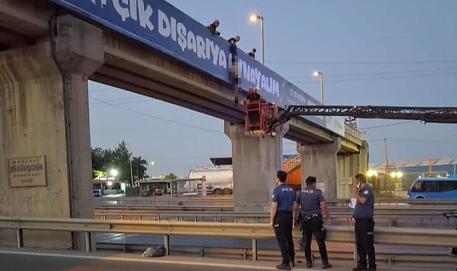 Yarı çıplak şahıs üst geçitte asılı bulundu