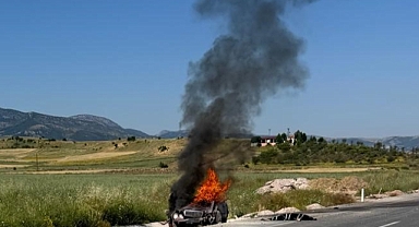 Yozgat'ta devrilen otomobil yandı: 1 ölü, 3 yaralı